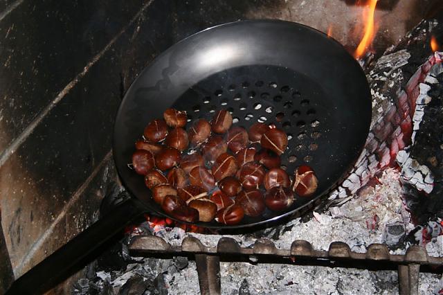 Click image for larger version

Name:	chestnuts_fire_lg.jpg
Views:	56
Size:	103.8 KB
ID:	4517